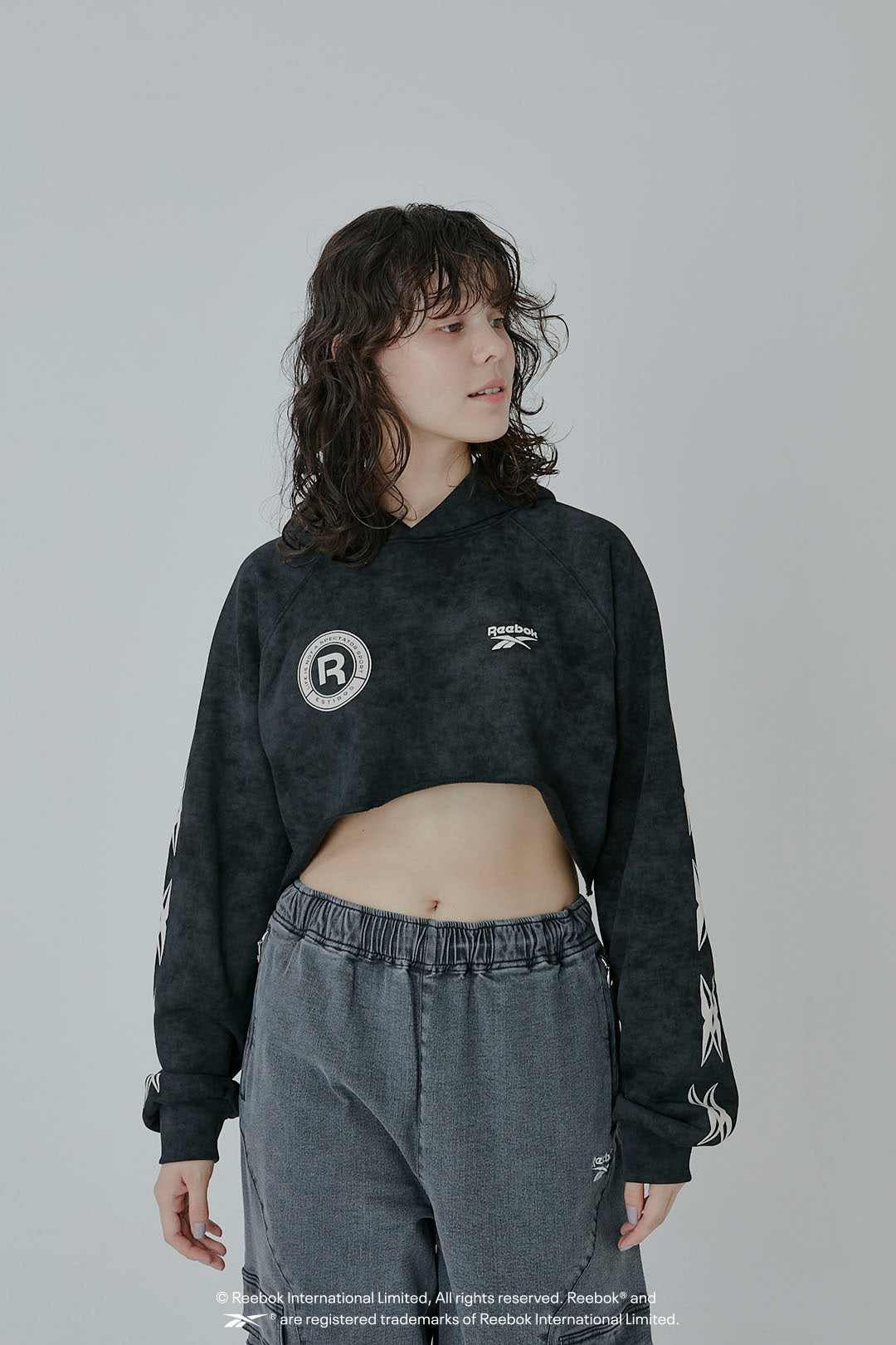 ESSENTIAL LOGO SHORT HOODIE/ リーボック エッセンシャル ロゴ ショートフーディ