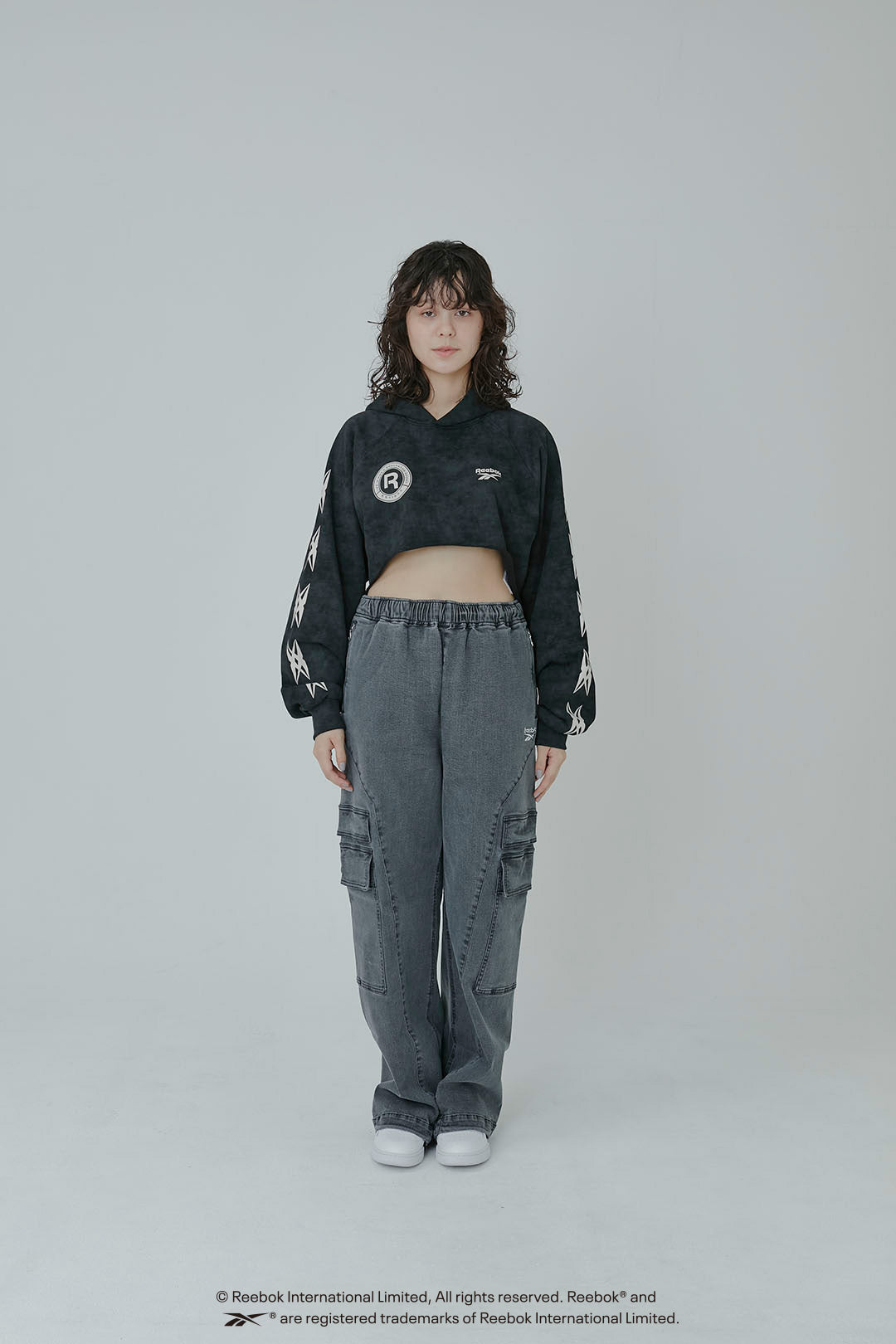 ESSENTIAL LOGO SHORT HOODIE/ リーボック エッセンシャル ロゴ ショートフーディ