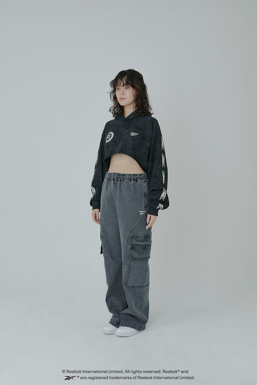 ESSENTIAL LOGO SHORT HOODIE/ リーボック エッセンシャル ロゴ ショートフーディ