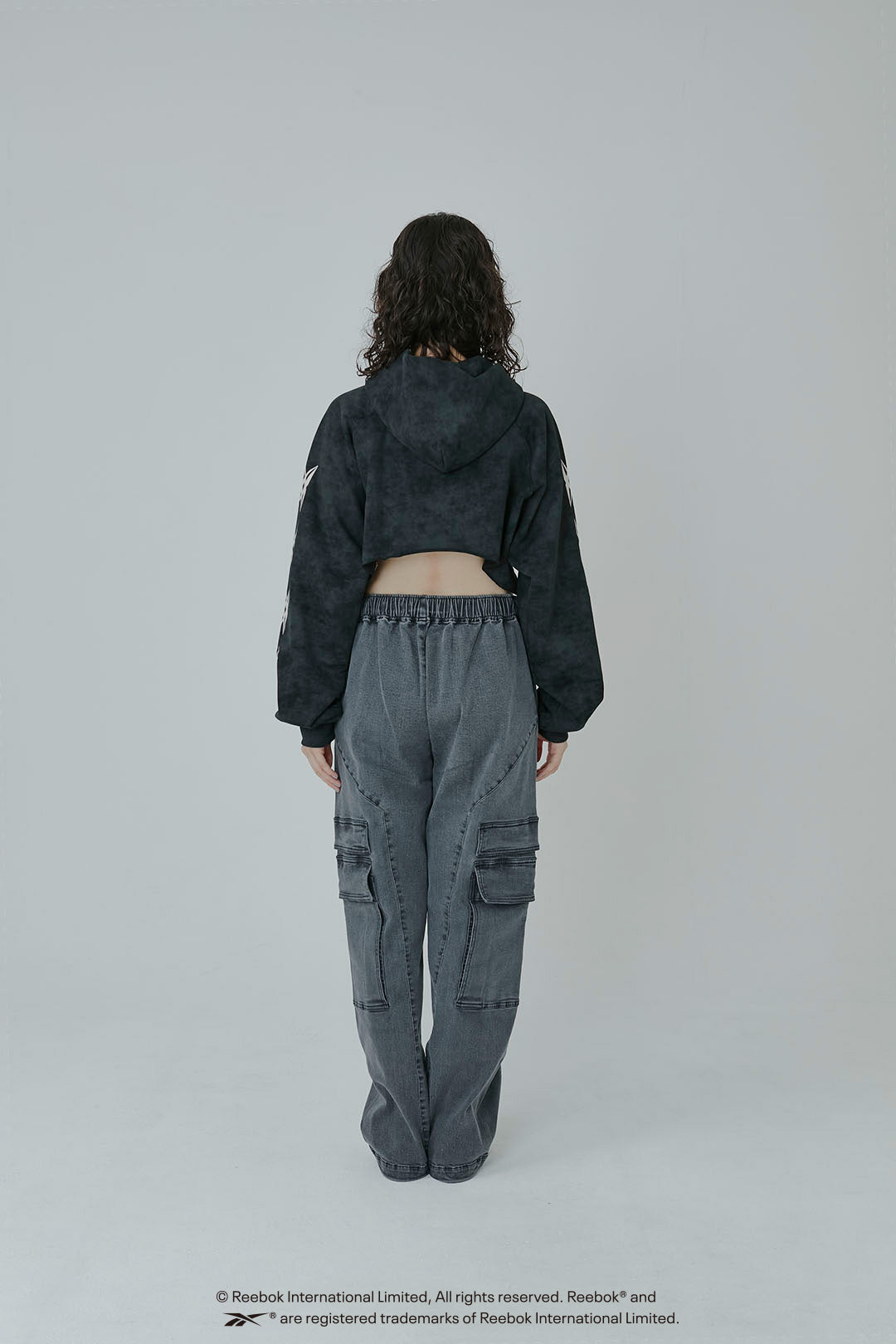 ESSENTIAL LOGO SHORT HOODIE/ リーボック エッセンシャル ロゴ ショートフーディ