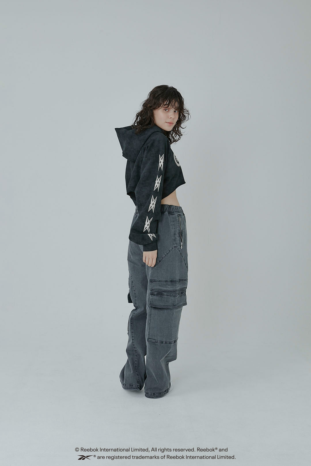 ESSENTIAL LOGO SHORT HOODIE/ リーボック エッセンシャル ロゴ ショートフーディ