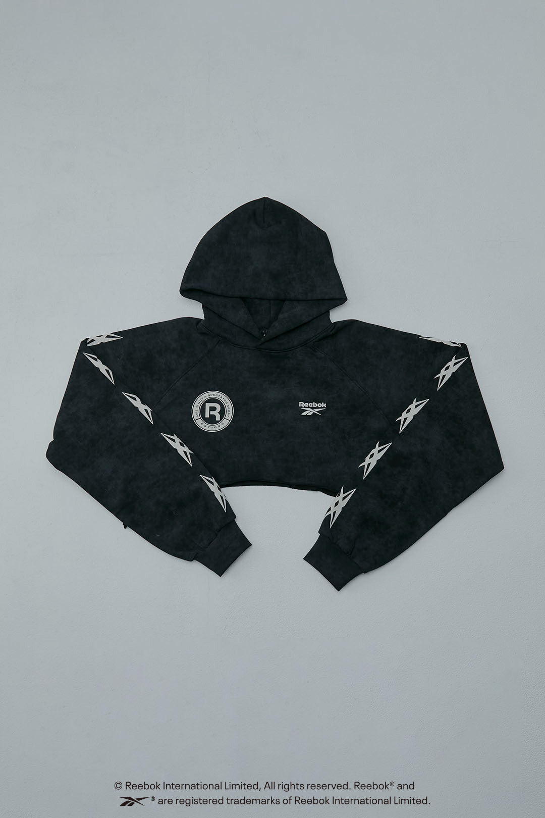 ESSENTIAL LOGO SHORT HOODIE/ リーボック エッセンシャル ロゴ ショートフーディ