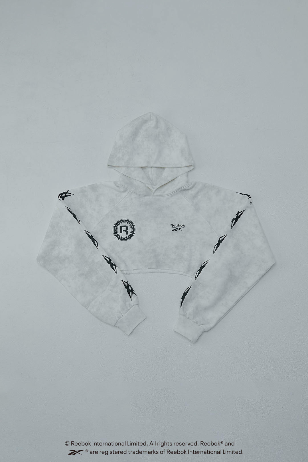 ESSENTIAL LOGO SHORT HOODIE/ リーボック エッセンシャル ロゴ ショートフーディ